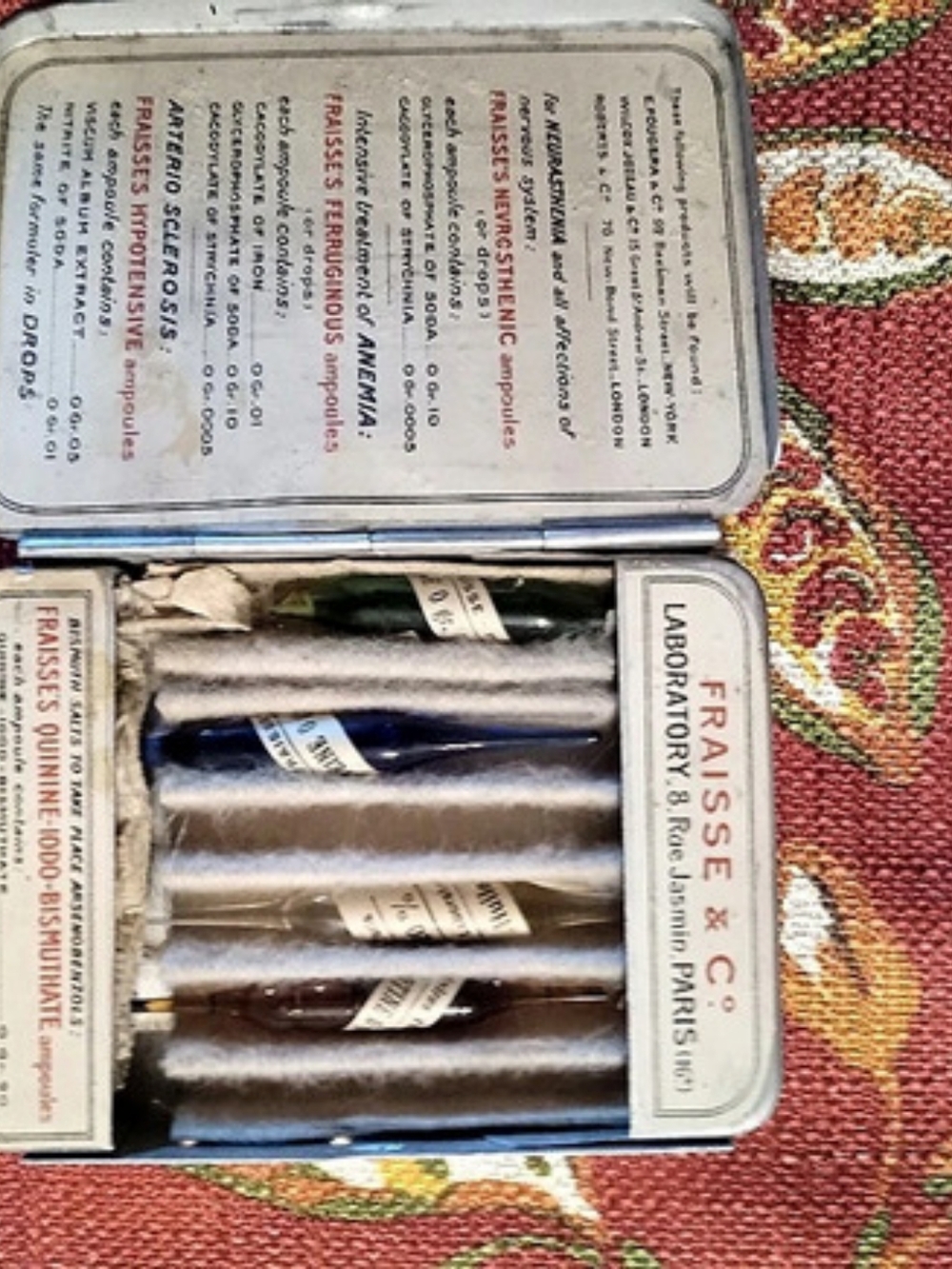 Fraisse & Co. Makeup Kit in Silver